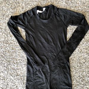 Size 4 Lulu swift long sleeve top